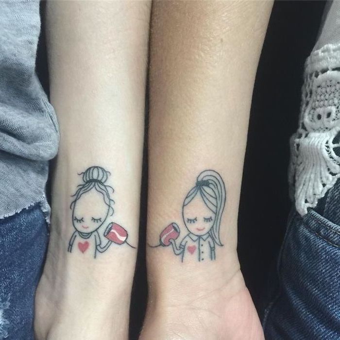 idée de tatouage, dessin sur les poignées à design petites filles avec coeurs et téléphones rouges