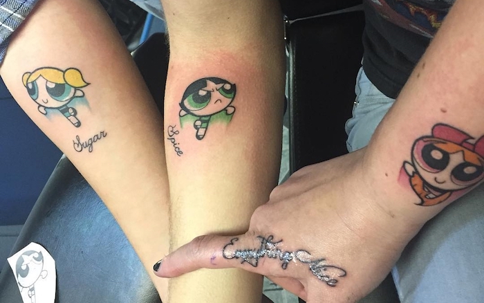 idée de tatouage, dessin en couleurs sur la peau à design animé, tatouage pour meilleures amies