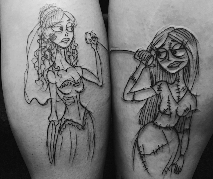 tatouage amitié femme, tattoo à design femmes aux cheveux longs, tatouage en encre sur les jambes