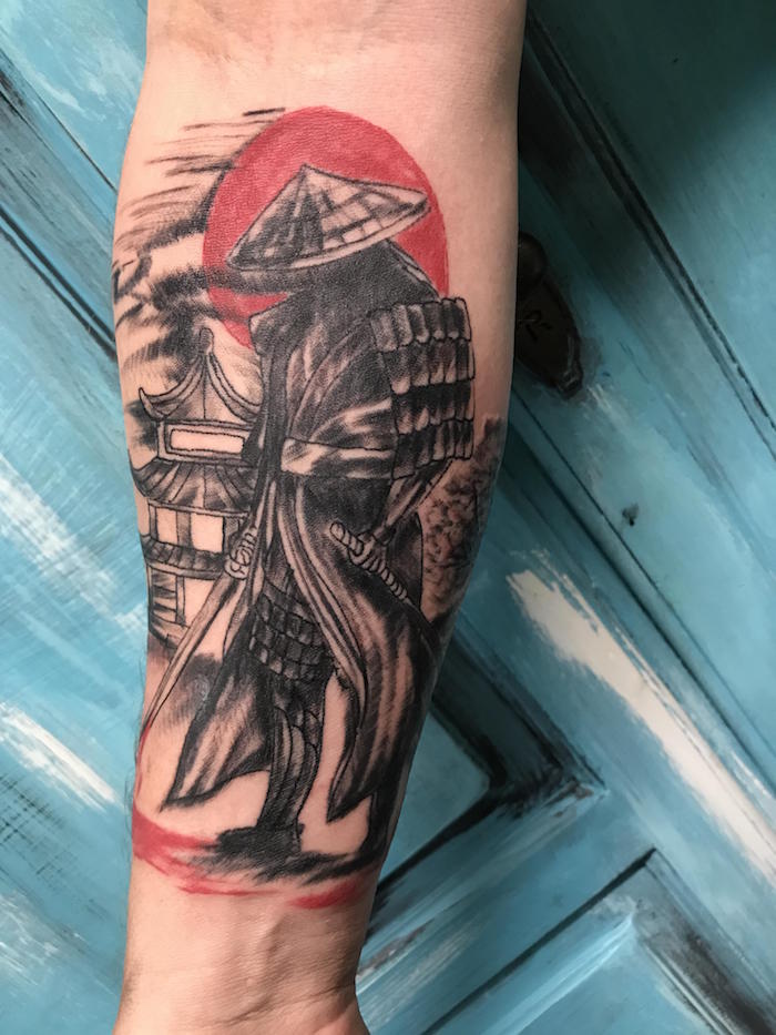 tatouage guerrier japonais samourai sur avant gras