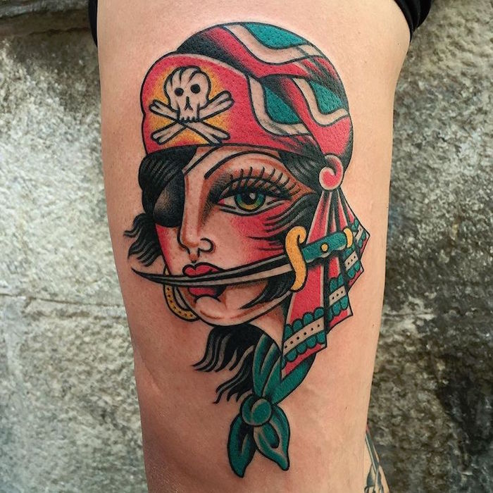 tatouage pirate femme tete de marin couleurs