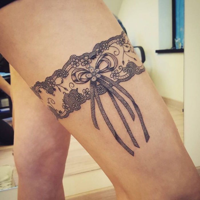 tatouage jarretière cuisse tattoo noeud jambe femme