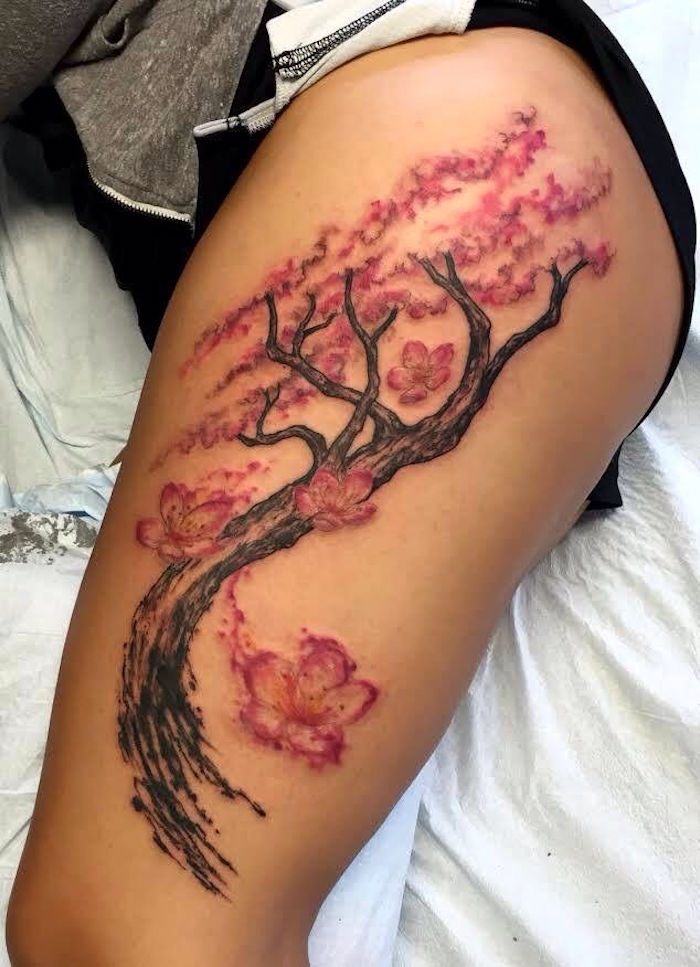 tatouage cuisse femme arbre cerisier couleurs tattoo fleurs jambe