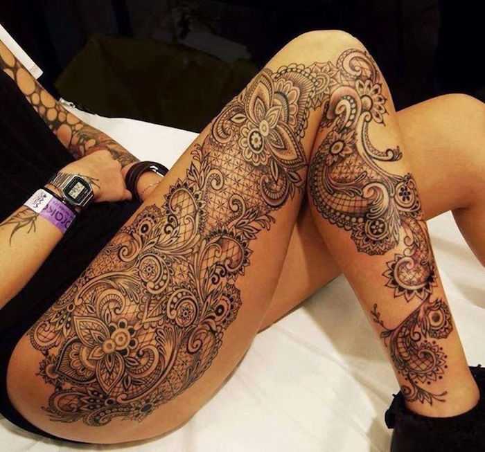 idée tatouage femme sur la jambe cuisse style mandala