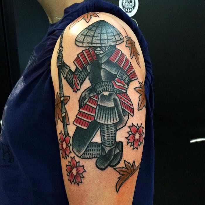 tatouage bras dessin samourai japonais simple