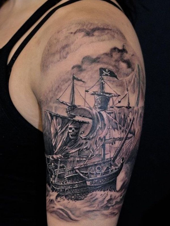 tatouage bateau fantôme pirate tempête épaule bras