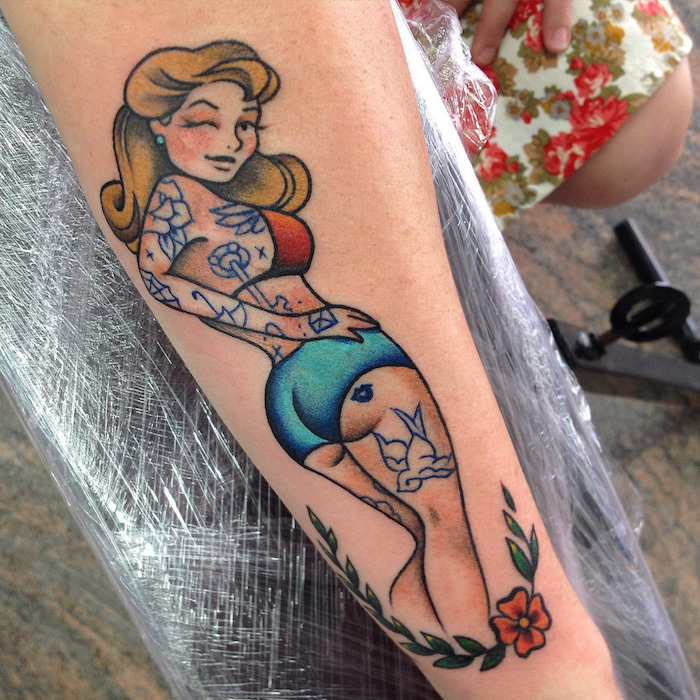 tatouage pin up old school sexy vintage style sailor jerry