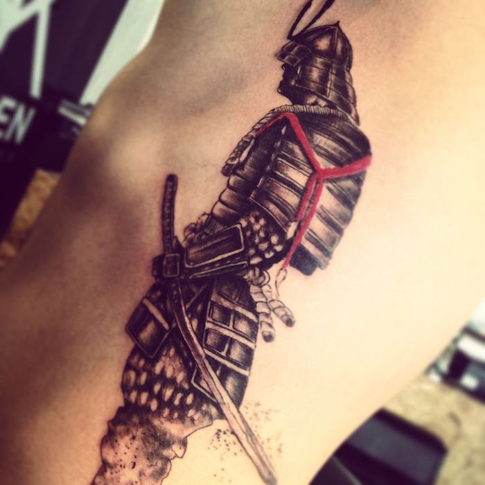 tatouage japonais guerrier en armure samourai