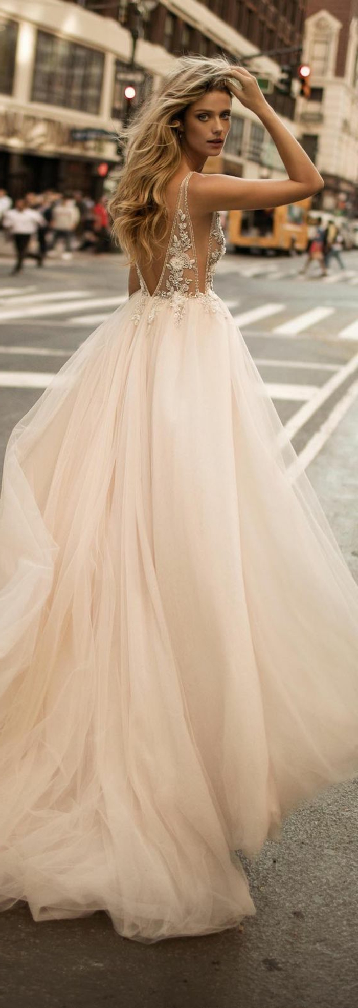 robes pour mariage en couleur crème ivoire avec buste en cristaux Swarowski Berta Bridal