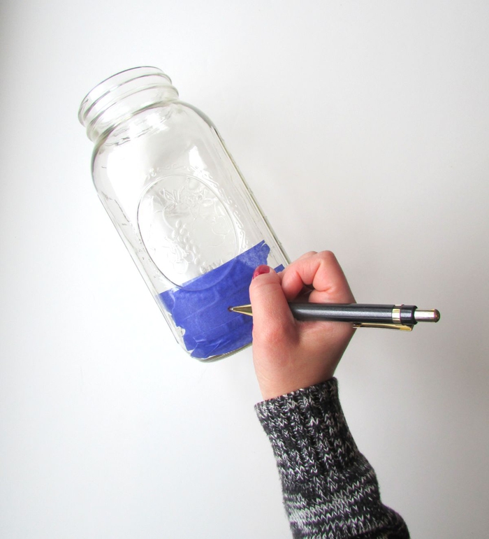 idées créatives et pratiques pour le recyclage des bocaux le parfait en verre, une lampe abat-jour diy fabriquée à partir de bocal en verre 