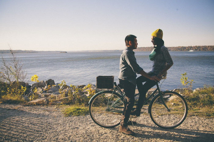 une idée de randonnée en bicyclette au bord d un lac qui finit par une demande en mariage originale