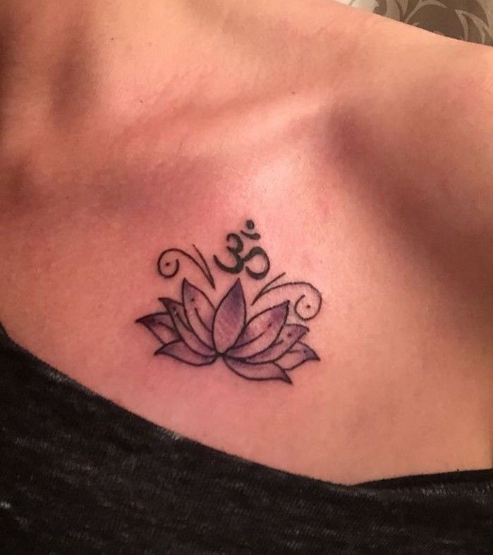 petite fleur de lotus tatouage bouddhiste simple
