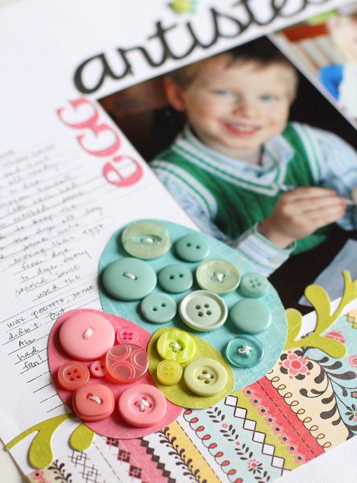 exemple scrapbooking pour Pâques, page d'album personnalisé avec photo enfant et déco en boutons vert et rose