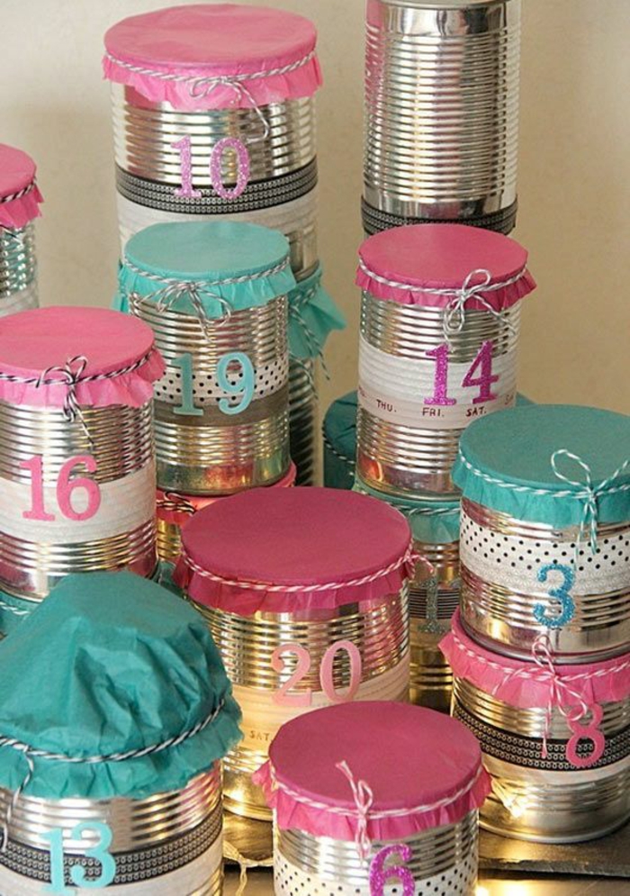 calendrier de l'avant à faire soi-même, boites de conserves avec des couvercles en textile coloré