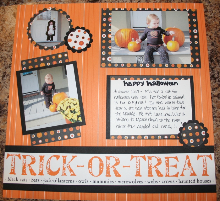 idée cadeau, page scrapbooking orange avec photos enfant à thématique Halloween, photos et notes scrapbooking