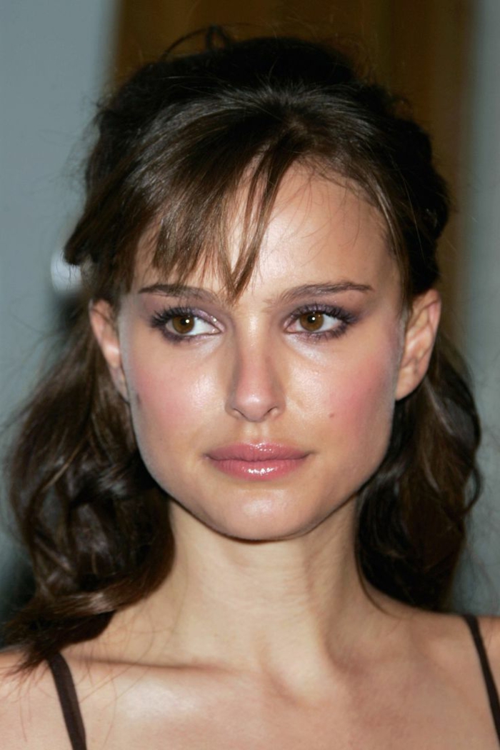 couleur de cheveux chocolat, Natalie Portman, yeux couleur noisette, coiffure romantique