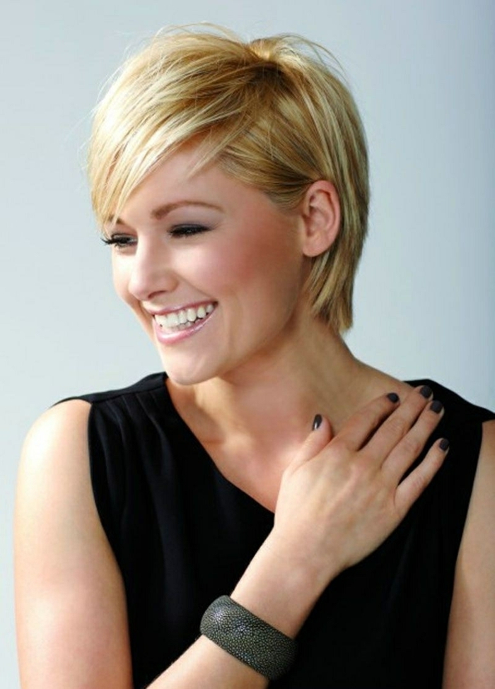 Coupe De Cheveux Mi Court