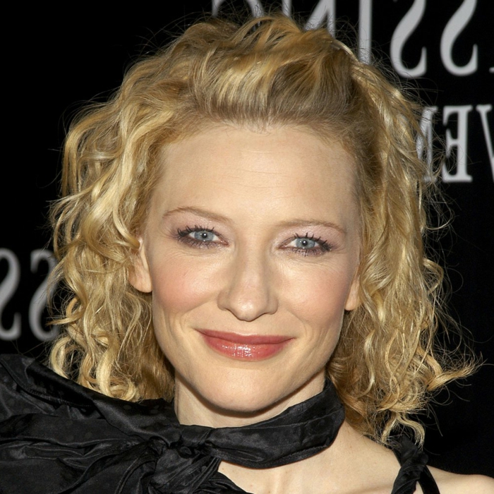 coupe pour cheveux fins, Cate Blanchett; carré bouclé blond, cheveux froissés