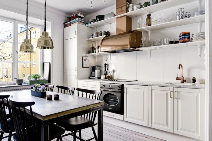 cuisine en bois, rangement de cuisine horizontale avec étagère murale en bois peint blanc, meubles de cuisine blancs