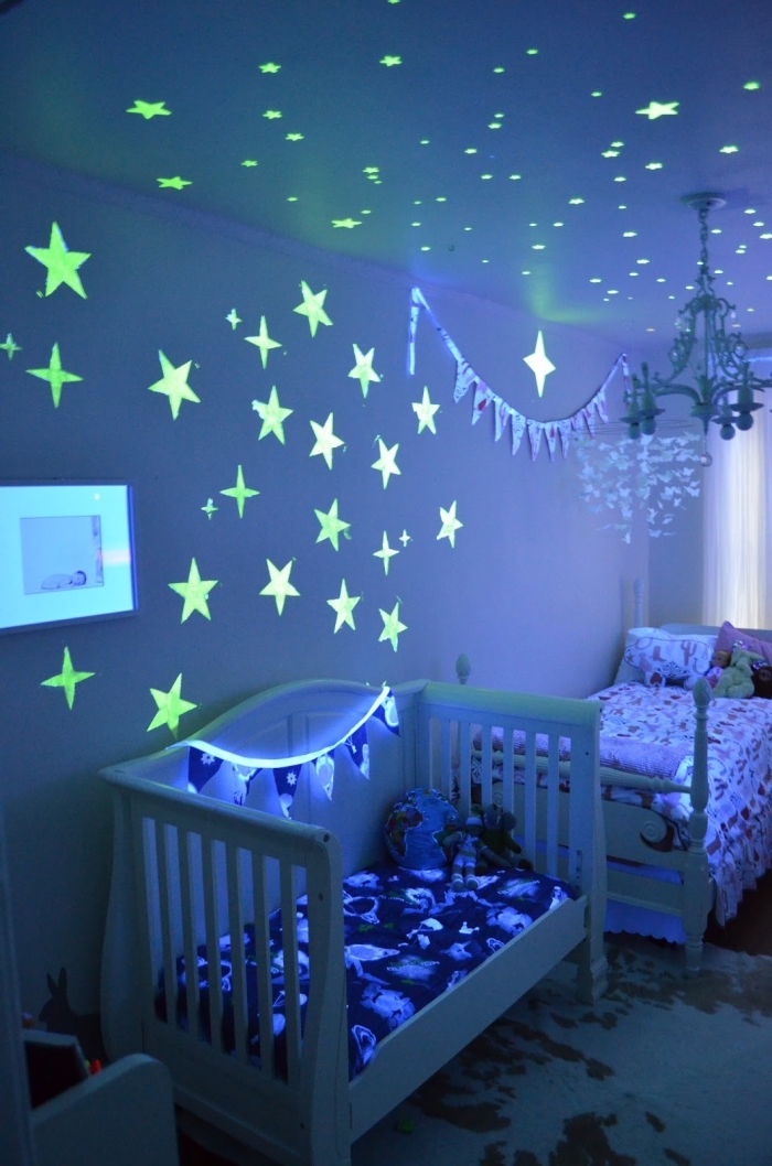 éclairage chambre d'enfant, autocollant PVC lumineux pour les murs et le plafond à design étoile