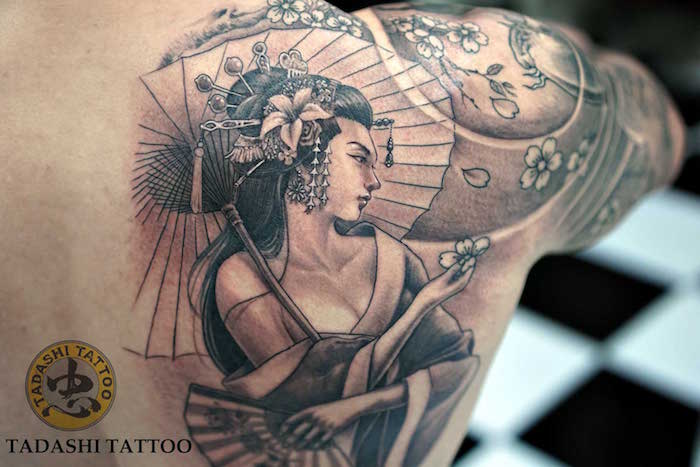 tattoo geisha japonais tatouage fleur japonaise dos homme
