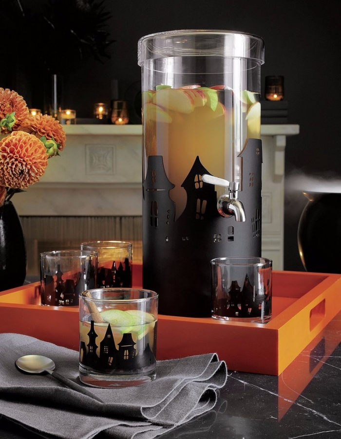 accessoires décoratifs pour Halloween en noirs, récipient en verre décoré en maisons noires