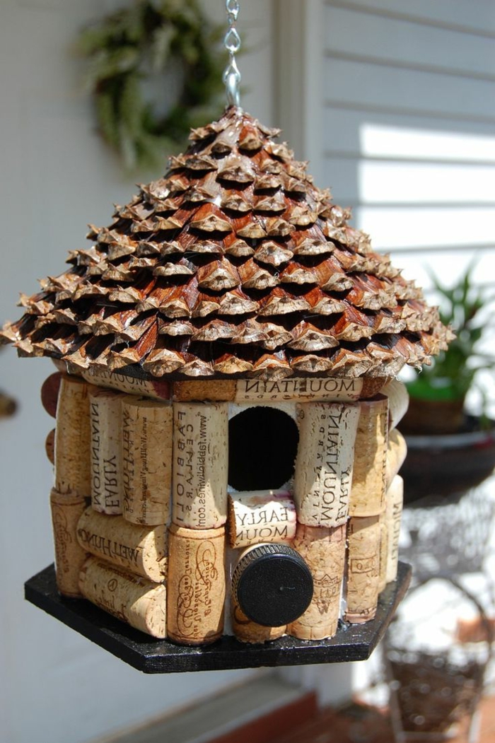 Maison d'oiseaux belle de liège bouchons décoration avec liège idée maison liège déco inspiration