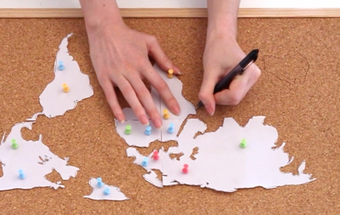 Faire une carte du monde soi-même liège quoi faire avec un tableau de liège