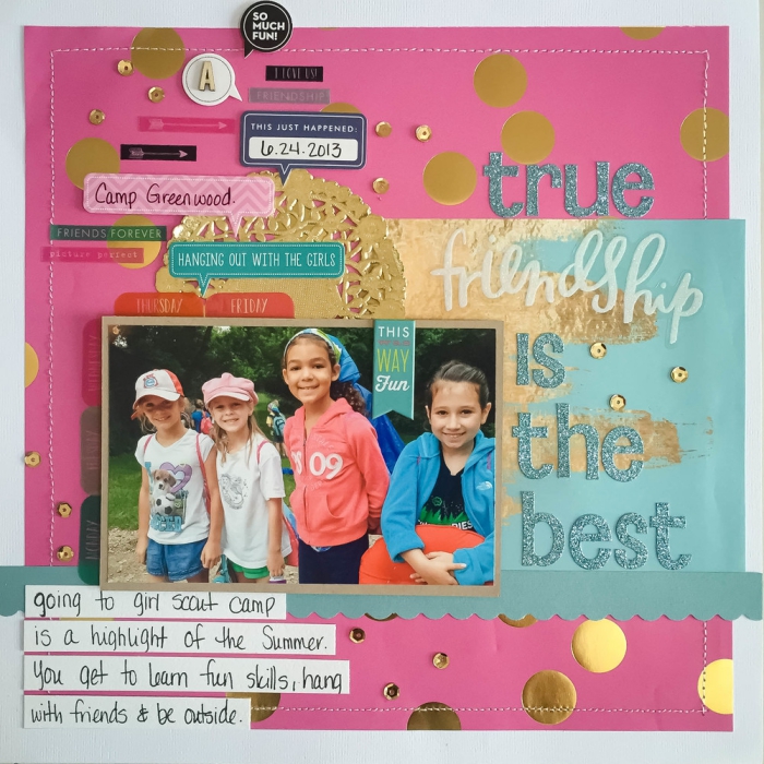 créer un album photo, page scrapbooking rose avec points en or de papier et photo enfants famille