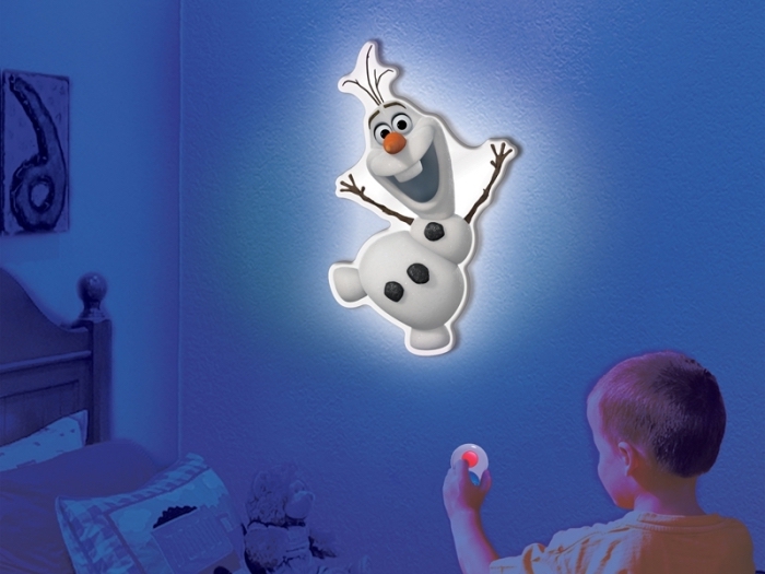deco reine des neiges, éclairage mural chambre d'enfant à design Olaf, idée aménagement chambre d'enfant