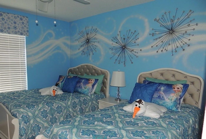 housse d'oreiller à design Elsa, housse de coussin décoratif 3D à design Olaf, peinture murale en blanc et bleu