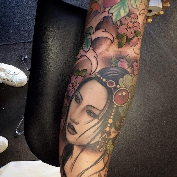 tatouage fleur japonaise tattoo japonais geisha