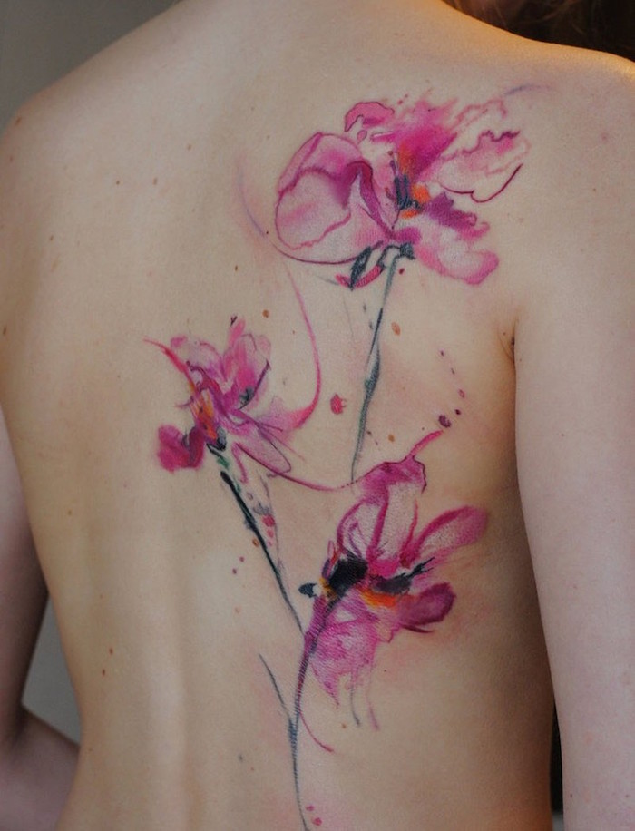 tatouage fleur orchidée rose aquarelle tattoo abstrait dos femme