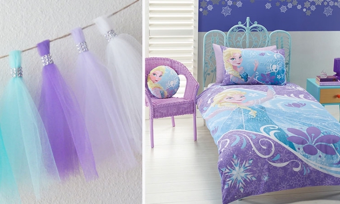 deco reine des neiges, tête de lit reine des neiges peinte en bleu clair, chaise violette avec coussin rond à design Elsa