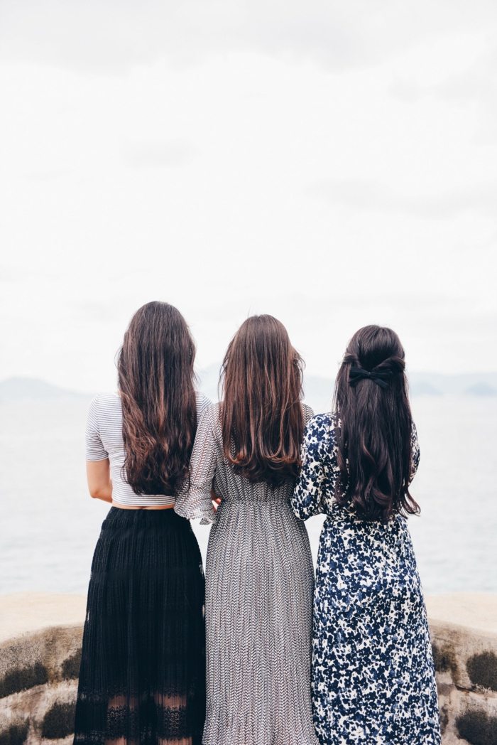 Prendre photos originales de groupe astuces photographie amies longues robes longues cheveux cool idée photo