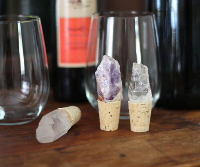 Une idée déco avec bouteille bouchon liege le bouchon de liège réutilisable bouchon de liège décoré de pierre ametiste pirite 