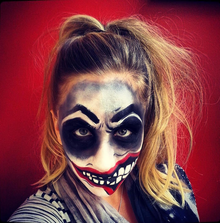 femme clown maquillage horreur pour halloween