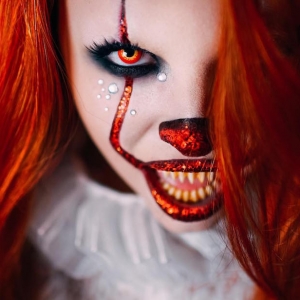 Maquillage clown – nez rouge, humour noir