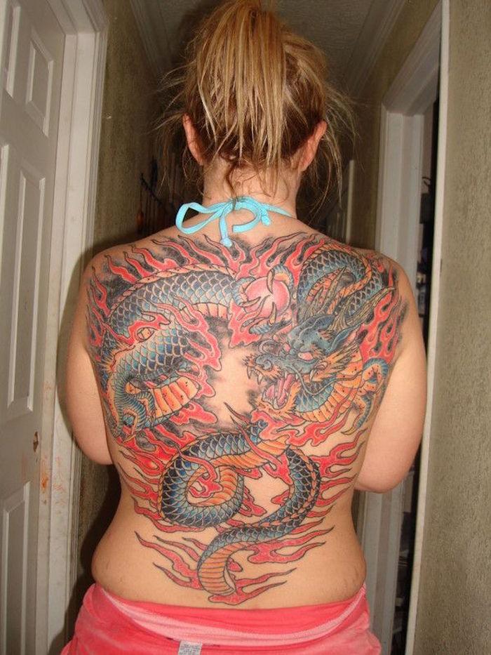tatouages dragon dos femme intégral