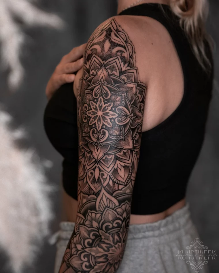 ombres dessin lignes noires tatouage mandala manchette fleurs