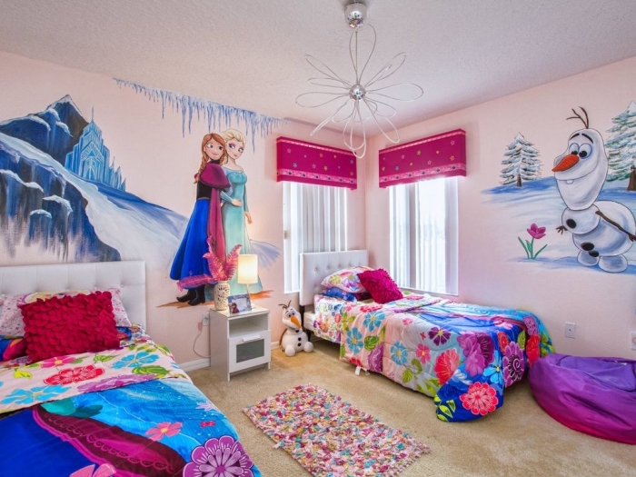 peinture interieur, pouf géant en violet, housse de couette la reine des neiges pour chambre enfant