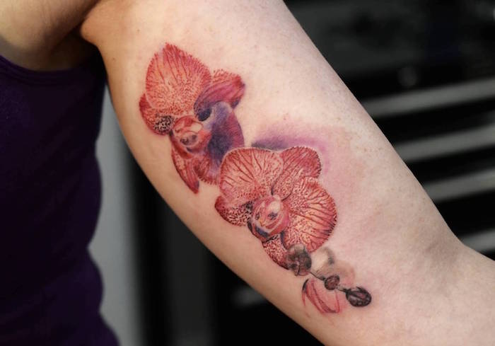 tatouage fleurs signification orchidee rouge bras femme