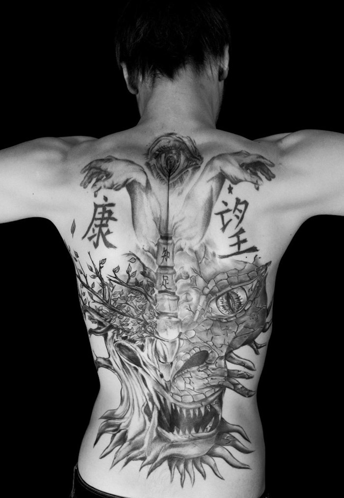 tatouage dans le dos homme dragon japon