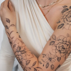 tatouage botanique feuilles fleurs petales manchette motifs nature