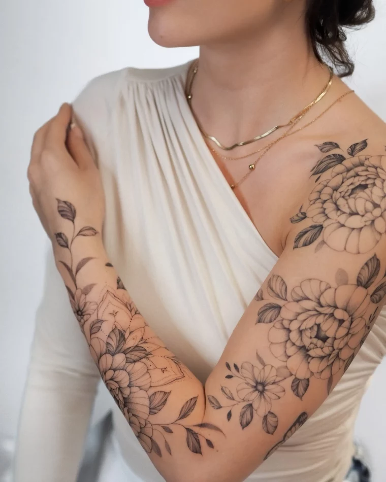 tatouage botanique feuilles fleurs petales manchette motifs nature