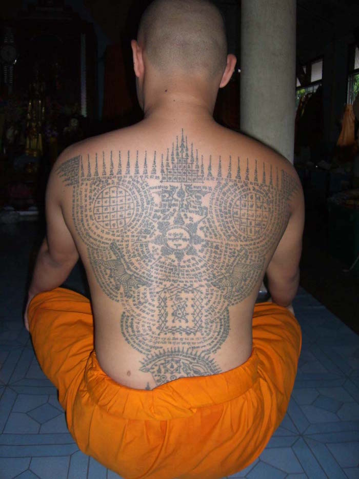 tatouages symboles bouddhistes moine tibetain
