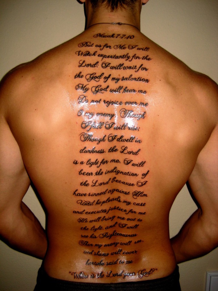 tatouage citation texte homme dos entier