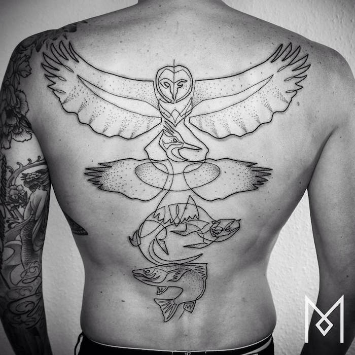 tattoo dos homme mo ganji berlin tatouage ligne chouette