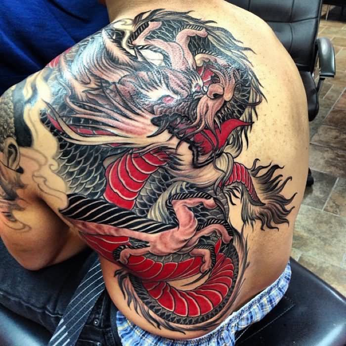 idée tatouage homme dragon japonais dos entier
