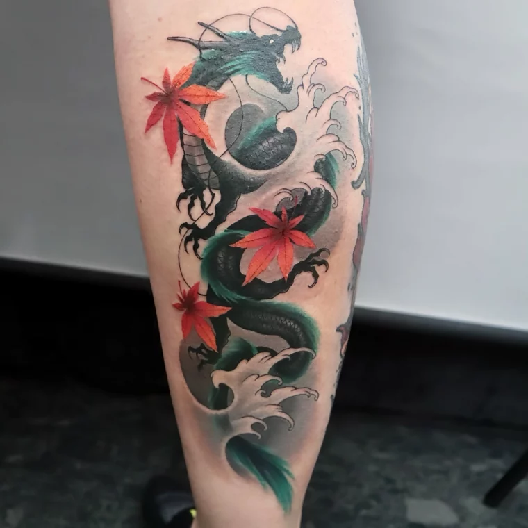 tatouage jambe homme silhouette dragon bouche ouverte vert